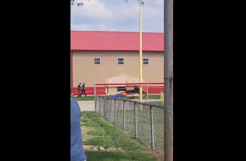 Автомобил се вряза в училищна занималня в САЩ и уби четири души, сред които и деца.