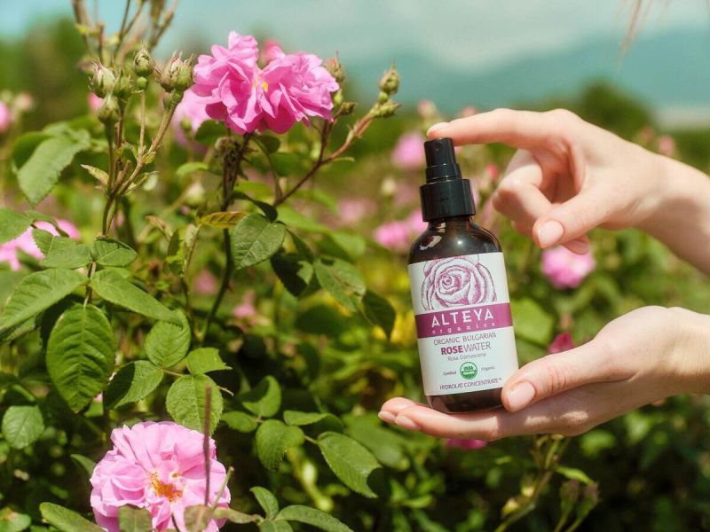 Флоралните води - еликсир за кожата и косата с вълшебен аромат