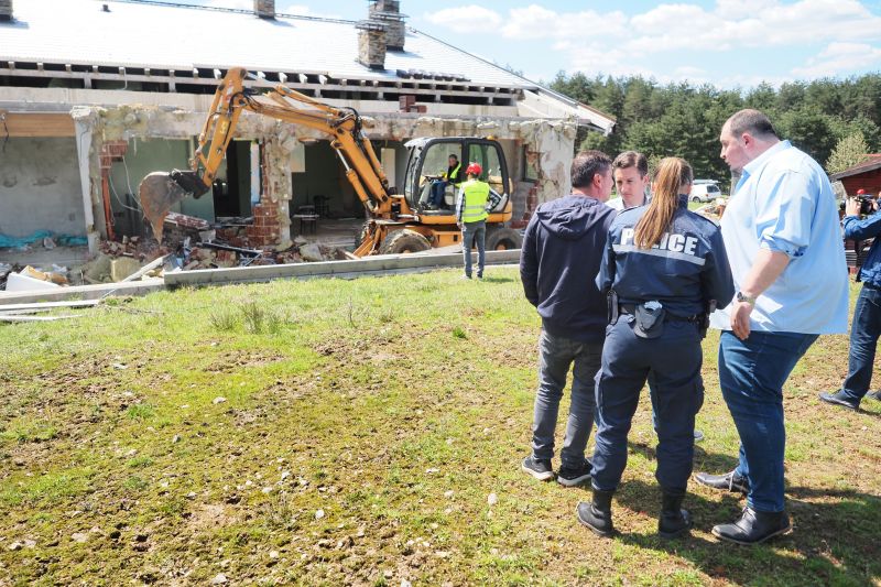 Събарят имението на Румен Гайтански