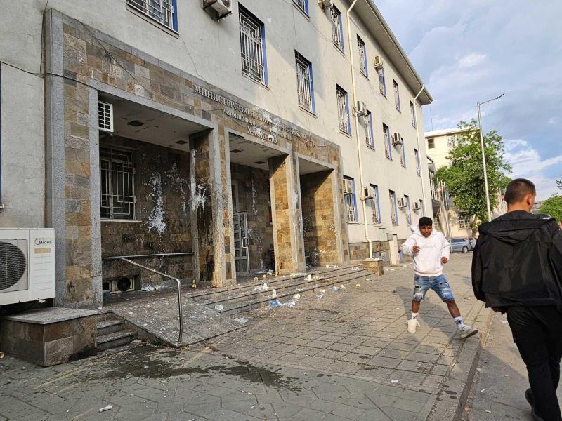 Погромът по сградата на МВР в Хасково