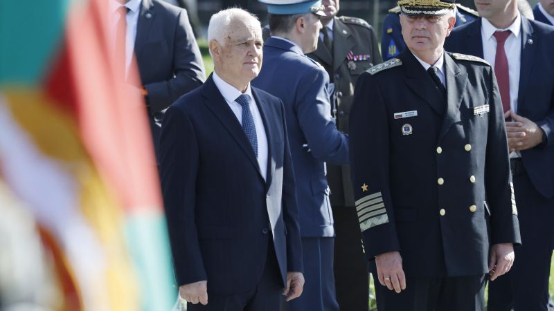 Министър Атанас Запрянов на водосвета на бойните знамена днес