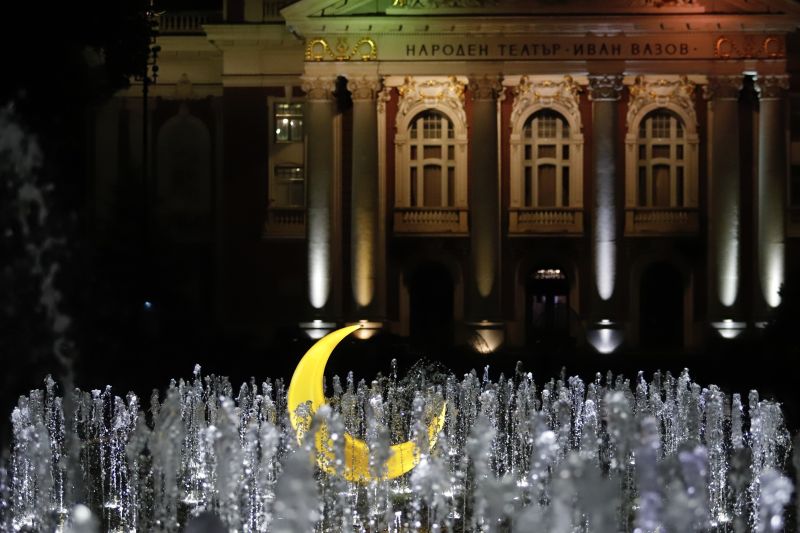 Миналата година Лунар бе на 22 локации