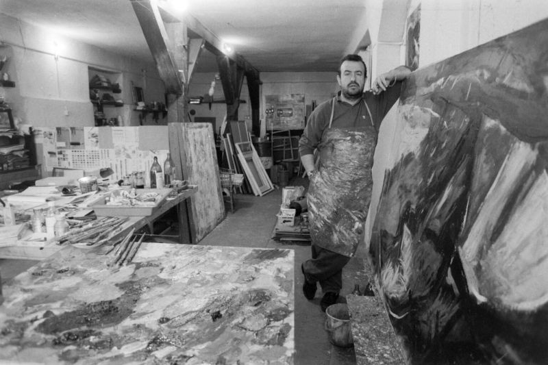 Георги Лечев сред свои творби