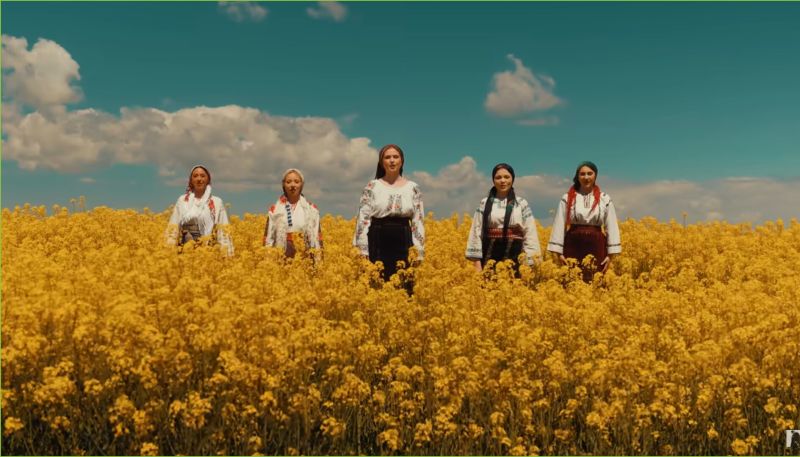 стопкадър от клипа