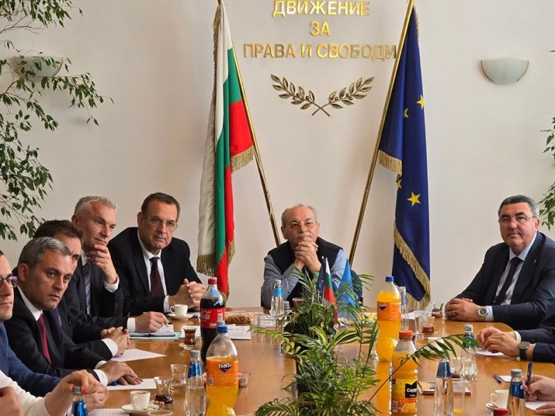Доган води 7 часа заседание на ръководството на ДПС-ДПС