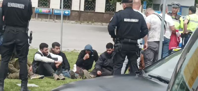 Задържаните мигранти са със сирийски произход по първоначална информация