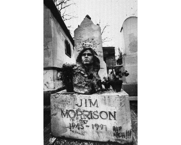 Бюстът на Джим Морисън