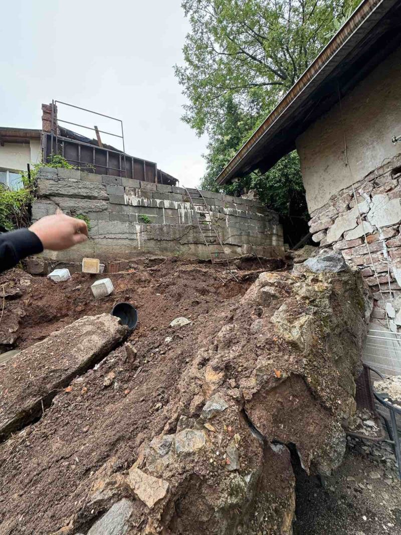 Подпорна стена в Перник се срути, обявяват частично бедствено положение
