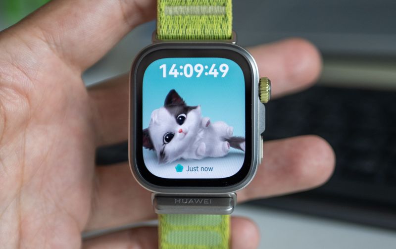 Ревю: Huawei Watch Fit 4 Pro – изискан умен часовник за активно ежедневие