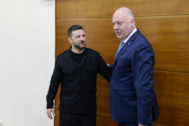 Премиерът Росен Желязков се срещна с украинския президент Володимир Зеленски в Тирана на 16 май