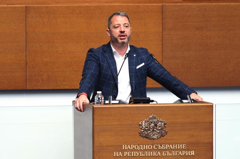 Вносители на законопроекта, приет на 8 май и приет наново днес, са ГЕРБ и ИТН