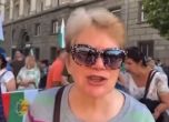 Дамата на видеото говори с перфектно руско произношение