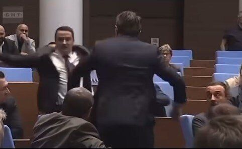 Цончо Ганев блъска Явор Божанков