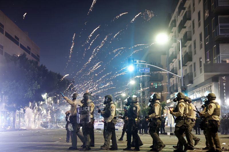 Тръмп прати още 2000 войници и 700 морски пехотинци в Лос Анджелис. Кметът: Вашингтон атакува нашите хора! (снимки)