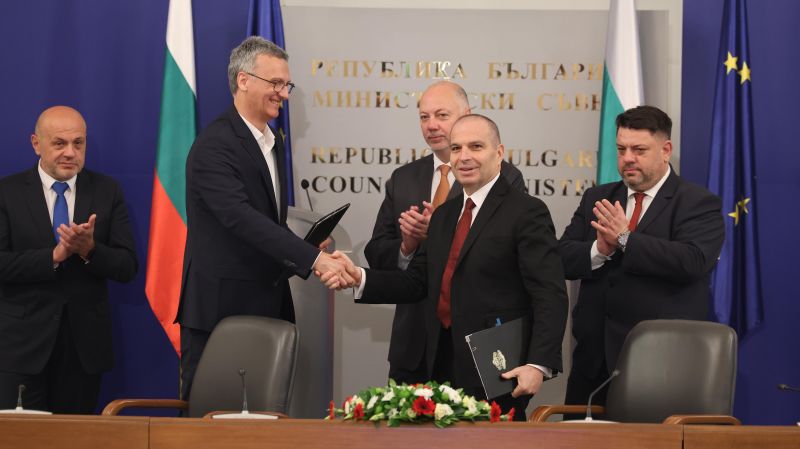 В Министерски съвет бяха подписани шест договора за изграждане на цифрови мрежи в страната 