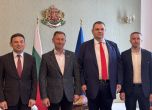 Kметовете на община Мадан Фахри Молайсенов и на община Кирково Шинаси Сюлейман се срещнаха и снимаха с Пеевски.
