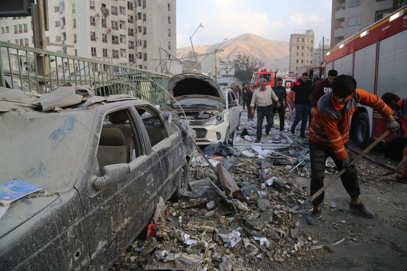 Разрушенията в столицата на Иран Техеран след израелската въздушна атака на 13 юни 2025