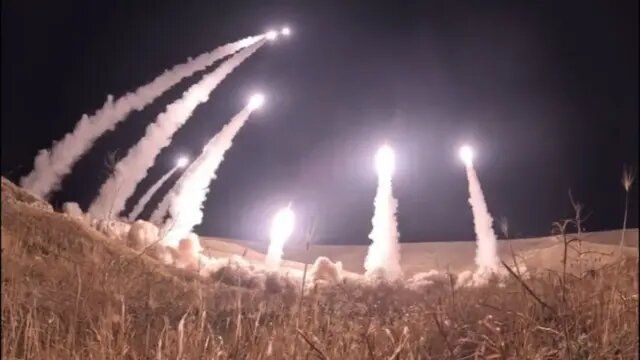 Иран твърди, че нов метод е подмамил противоракетната отбрана на Израел, за да се атакуват взаимно