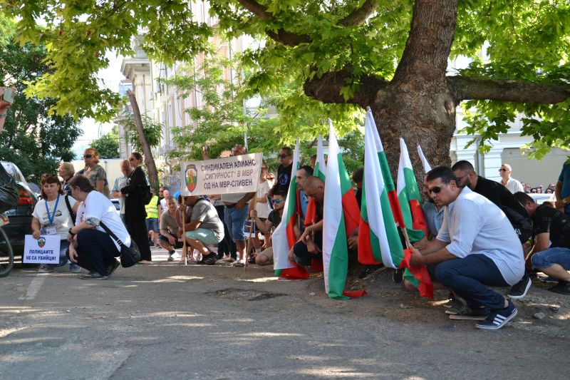 Протест в подкрепа на полицаите, арестували Явор Георгиев