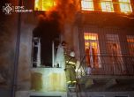 Пожарникари спасяват хора в Одеса