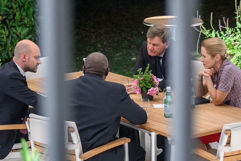 Външните министри преговарят в Женева