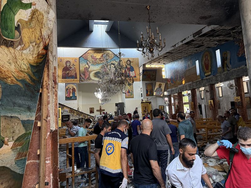 Самоубийствен атентат в църква в Дамаск, най-малко 15 души са загинали