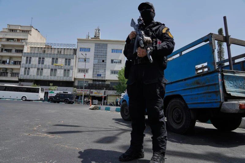 Член на иранската Революционна гвардия, Техеран 