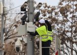 Работници поставят видеонаблюдение в столицата