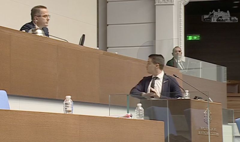 Явор Божанков и Цончо Ганев в пленарната зала