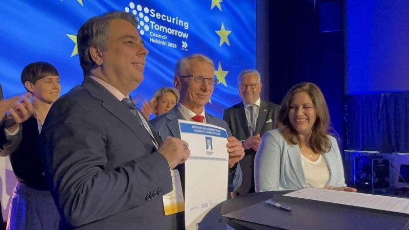 Асен Василев и Николай Денков в ЕП