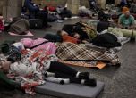 Жители на Киев се укриват в метрото от руските бомбардировки 