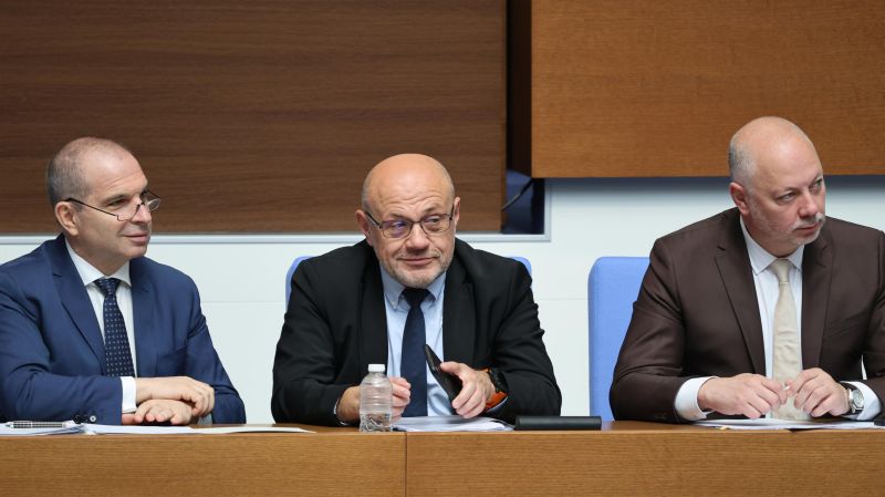 Пленарна зала