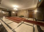 Зад тези две врати се намира най-просторният бивш кабинет на Тодор Живков, в който сега се разполага Борисов