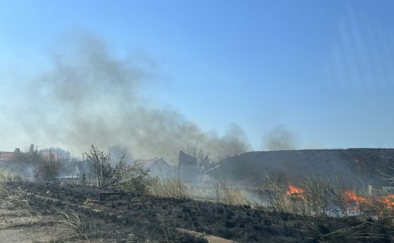 Пожар край Солниците и летището в Бургас