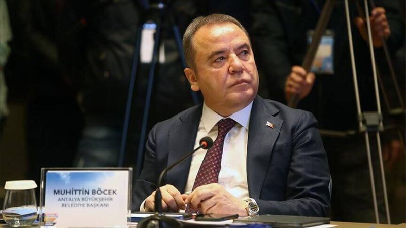 Кметът на Анталия Мухитин Бьоджек