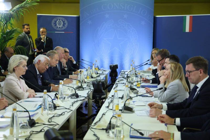 Инициативата за срещата е на Киър Стармър и Еманюел Макрон