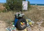 Прекрасният плаж вече започва да се превръща в сметище