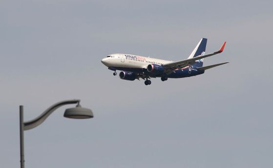 Временно спряха полетите на две московски летища след атака с дронове