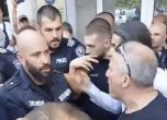 Напрежение между протестиращи и полицаи пред КПК в София