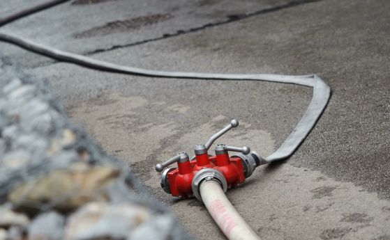 Balkan in Grčijo zajeli številni požari, umrla ena oseba