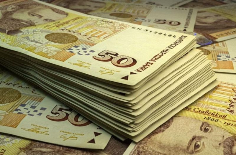 Отпускат пари.