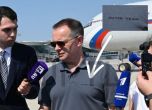 Медински позира пред медиите с блуза Putin Team