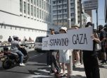 Израелски ативисти протестират срещу глада в Газа пред клона на американското посолство в Тел Авив