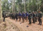 Талайндски войници проверяват граничен район 