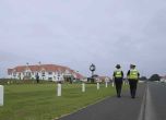 Полицейски патрул в близост до голф игрището "Тръмп Търнбъри" в Шотландия, сряда, 23 юли 2025 г. Снимка: АП/Alastair Grant