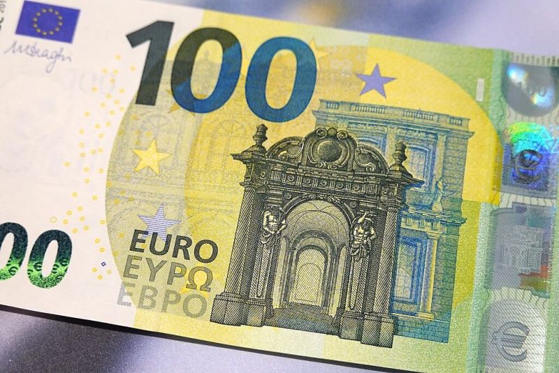 Банкнота 100 евро