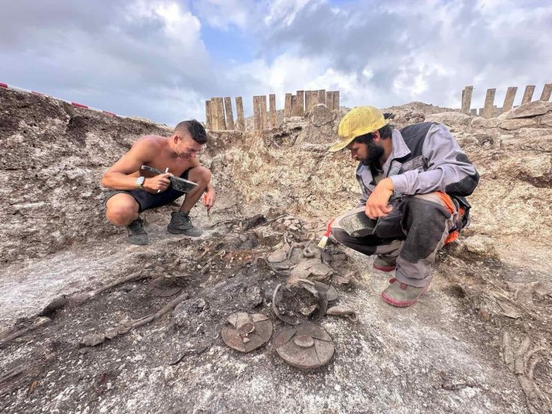 Учени откриха непокътнат гроб на войн-аристократ край Тополовград
