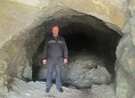 Авторът Ангел Джонев в един от незавършените тунели по трасето.
