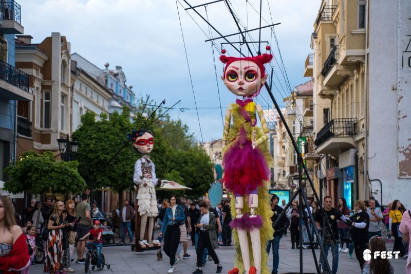 Puppets Occupy Street