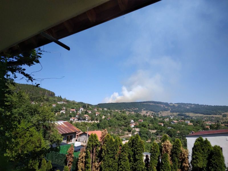 Нов пожар пламна край Костинброд